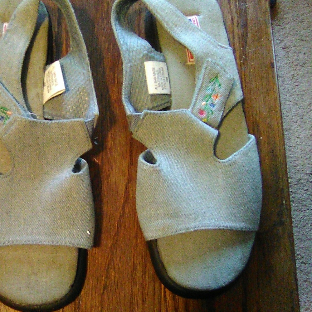 Shoes - Picture 3 of 4